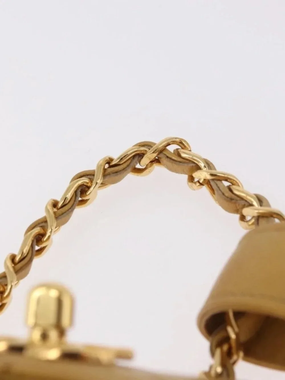 CHANEL Matelasse Chain Pouch Lamb Skin Gold CC Auth bs35703V
